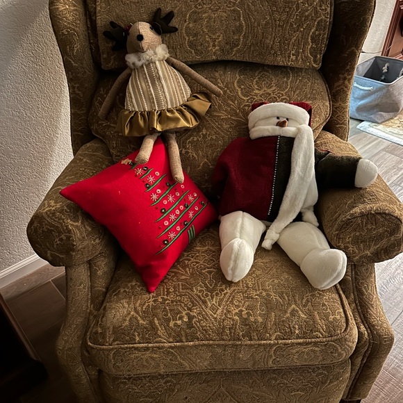 Woof & Poof Musical Snowman an his companion Ms. Reindeer and Pillow - Picture 2 of 3